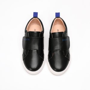 Wide Velcro sneakers with blue ribbonsizes
